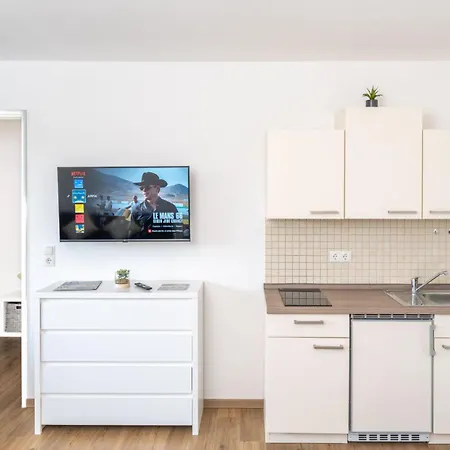 Modernes Studio-apartment Mit Balkon Und Privatem Stellplatz Fuer Bis Zu 4 Personen Nur Wenige Minuten Von Der Innenstadt & Mosel Entfernt コブレンツ