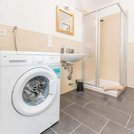 Lägenhet Modernes Studio-apartment Mit Balkon Und Privatem Stellplatz Fuer Bis Zu 4 Personen Nur Wenige Minuten Von Der Innenstadt & Mosel Entfernt