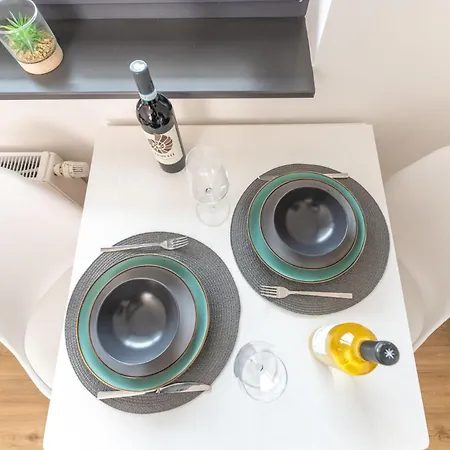 Modernes Studio-apartment Mit Balkon Und Privatem Stellplatz Fuer Bis Zu 4 Personen Nur Wenige Minuten Von Der Innenstadt & Mosel Entfernt Lägenhet Koblenz (Rhineland-Palatinate)