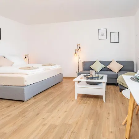 Modernes Studio-apartment Mit Balkon Und Privatem Stellplatz Fuer Bis Zu 4 Personen Nur Wenige Minuten Von Der Innenstadt & Mosel Entfernt アパート コブレンツ