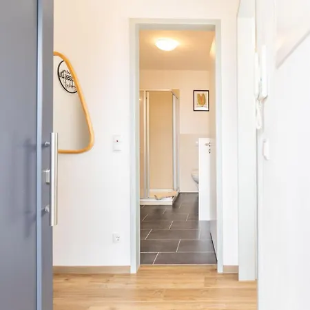 شقة Modernes Studio-apartment Mit Balkon Und Privatem Stellplatz Fuer Bis Zu 4 Personen Nur Wenige Minuten Von Der Innenstadt & Mosel Entfernt *