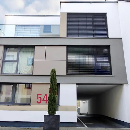 Modernes Studio-apartment Mit Balkon Und Privatem Stellplatz Fuer Bis Zu 4 Personen Nur Wenige Minuten Von Der Innenstadt & Mosel Entfernt Appartement Coblence