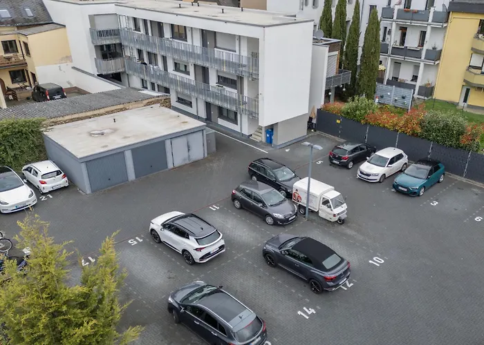 Modernes Studio-apartment Mit Balkon Und Privatem Stellplatz Fuer Bis Zu 4 Personen Nur Wenige Minuten Von Der Innenstadt & Mosel Entfernt