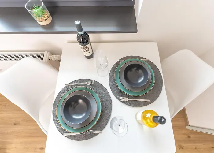 Modernes Studio-apartment Mit Balkon Und Privatem Stellplatz Fuer Bis Zu 4 Personen Nur Wenige Minuten Von Der Innenstadt & Mosel Entfernt Apartmán Koblenc