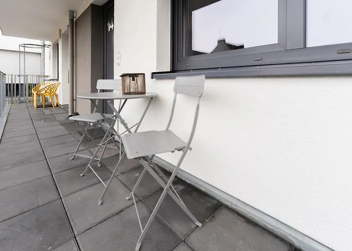 Modernes Studio-apartment Mit Balkon Und Privatem Stellplatz Fuer Bis Zu 4 Personen Nur Wenige Minuten Von Der Innenstadt & Mosel Entfernt *