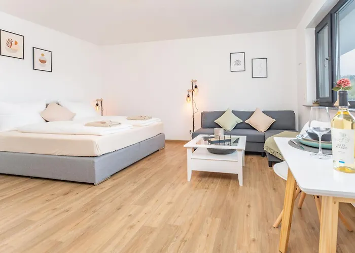 Modernes Studio-apartment Mit Balkon Und Privatem Stellplatz Fuer Bis Zu 4 Personen Nur Wenige Minuten Von Der Innenstadt & Mosel Entfernt Apartamento Coblença